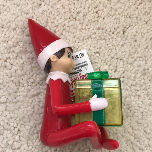 Elf on the Shelf hardcover book and candy holding elf - Picture 5 of 11